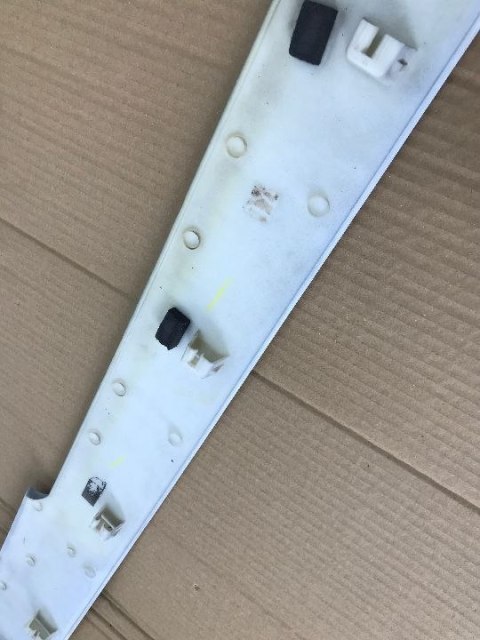 Listwa Mercedes Vito W639 nakładka maskownica prowadnicy drzwi prawych przesuwnych 2011r.-> a6396913308 kolor 9147 Listwa Mercedes Vito W639 nakładka maskownica prowadnicy drzwi prawych przesuwnych 2011r.-> a6396913308 kolor 9147