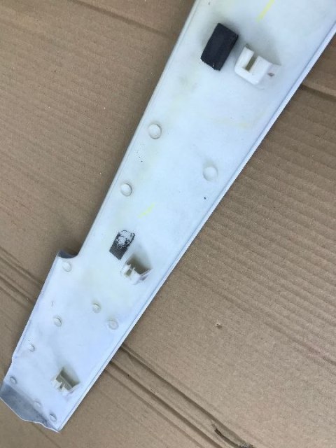 Listwa Mercedes Vito W639 nakładka maskownica prowadnicy drzwi prawych przesuwnych 2011r.-> a6396913308 kolor 9147 Listwa Mercedes Vito W639 nakładka maskownica prowadnicy drzwi prawych przesuwnych 2011r.-> a6396913308 kolor 9147