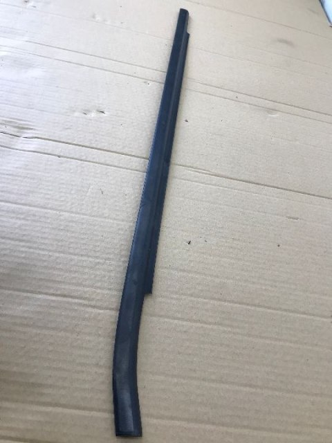 Listwa Mercedes W169 nakładka zgarniająca szyby drzwi lewa tylna A-klasa 2004-2012r. Listwa Mercedes W169 nakładka zgarniająca szyby drzwi lewa tylna A-klasa 2004-2012r.