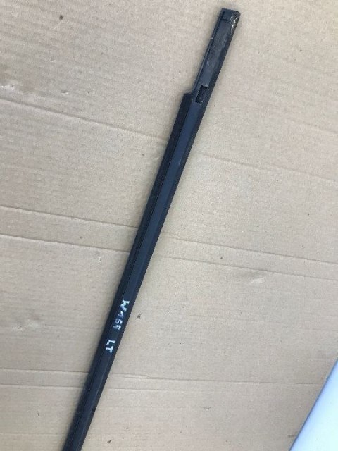 Listwa Mercedes W169 nakładka zgarniająca szyby drzwi lewa tylna A-klasa 2004-2012r. Listwa Mercedes W169 nakładka zgarniająca szyby drzwi lewa tylna A-klasa 2004-2012r.