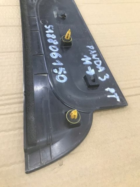 Listwa Fiat Panda 3 III nakładka ramki drzwi prawych tylnych 2011r.-> 518806150 Listwa Fiat Panda 3 III nakładka ramki drzwi prawych tylnych 2011r.-> 518806150