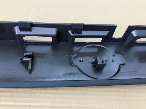 Listwa Nissan Qashqai 2 J11 blenda nakładka klapy bagażnika 2013-2021r. 908104ES Listwa Nissan Qashqai 2 J11 blenda nakładka klapy bagażnika 2013-2021r. 908104ES