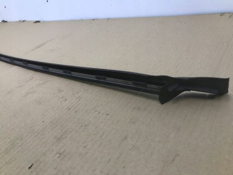 Listwa Opel Vectra C Signum nakładka zgarniająca szyby przedniej czołowej prawa lewa 2002-2008r. kolor z167 KOMPLET Listwa Opel Vectra C Signum nakładka zgarniająca szyby przedniej czołowej prawa lewa 2002-2008r. kolor z167 KOMPLET