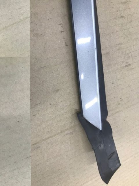 Listwa Opel Vectra C Signum nakładka zgarniająca szyby przedniej czołowej prawa lewa 2002-2008r. kolor z167 KOMPLET Listwa Opel Vectra C Signum nakładka zgarniająca szyby przedniej czołowej prawa lewa 2002-2008r. kolor z167 KOMPLET