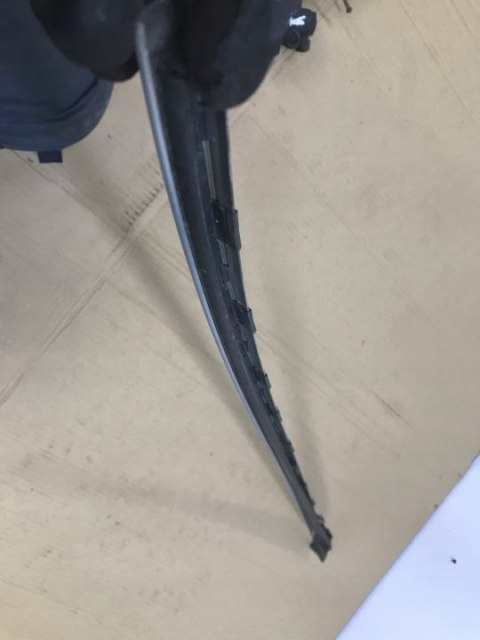 Listwa Opel Vectra C Signum nakładka zgarniająca szyby przedniej czołowej prawa lewa 2002-2008r. kolor z167 KOMPLET Listwa Opel Vectra C Signum nakładka zgarniająca szyby przedniej czołowej prawa lewa 2002-2008r. kolor z167 KOMPLET