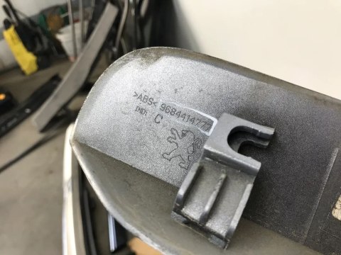 Listwa Peugeot 5008 I blenda nakładka klapy bagażnika 14-19r. 9684414777 Listwa Peugeot 5008 I blenda nakładka klapy bagażnika 14-19r. 9684414777