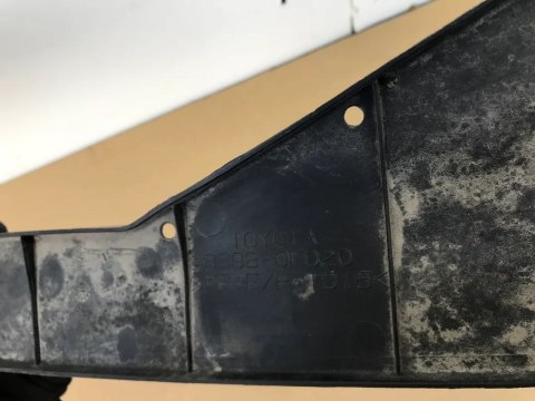 Osłona podwozia Toyota Verso płyta pod tylny zderzak pas 2009-2018r. 583980F020 Osłona podwozia Toyota Verso płyta pod tylny zderzak pas 2009-2018r. 583980F020