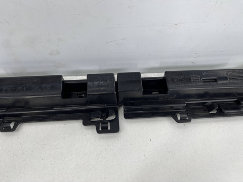 Ślizg BMW F30 F31 11-18r. sedan kombi prawy mocowanie progu wspornik uchwyt komplet 7256918 Ślizg BMW F30 F31 11-18r. sedan kombi prawy mocowanie progu wspornik uchwyt komplet 7256918