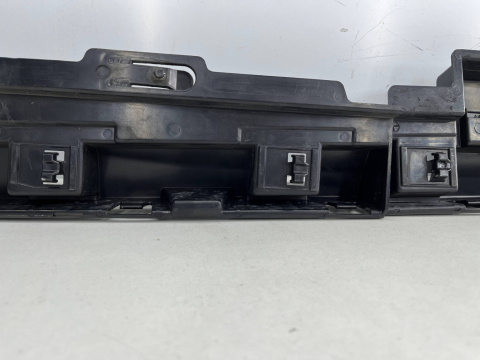 Ślizg BMW F30 F31 11-18r. sedan kombi prawy mocowanie progu wspornik uchwyt komplet 7256918 Ślizg BMW F30 F31 11-18r. sedan kombi prawy mocowanie progu wspornik uchwyt komplet 7256918