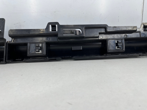 Ślizg BMW F30 F31 11-18r. sedan kombi prawy mocowanie progu wspornik uchwyt komplet 7256918 Ślizg BMW F30 F31 11-18r. sedan kombi prawy mocowanie progu wspornik uchwyt komplet 7256918