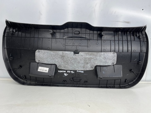 Tapicerka Kia Venga 09-19r. boczek klapy bagażnika 81751-1P000 Tapicerka Kia Venga 09-19r. boczek klapy bagażnika 81751-1P000