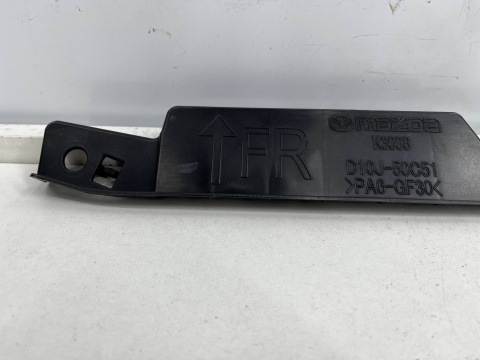 Ślizg Mazda CX-3 14-21r. tylne środkowe mocowanie zderzaka wspornik uchwyt d10j-50c51 Ślizg Mazda CX-3 14-21r. tylne środkowe mocowanie zderzaka wspornik uchwyt d10j-50c51
