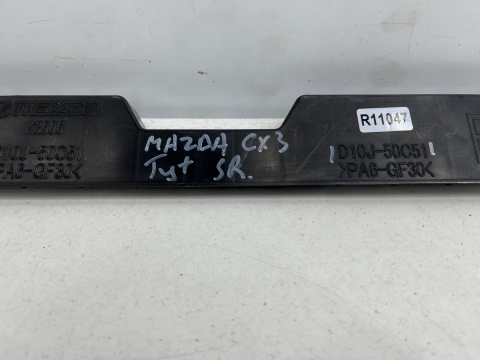Ślizg Mazda CX-3 14-21r. tylne środkowe mocowanie zderzaka wspornik uchwyt d10j-50c51 Ślizg Mazda CX-3 14-21r. tylne środkowe mocowanie zderzaka wspornik uchwyt d10j-50c51