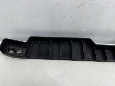 Ślizg Mazda CX-3 14-21r. tylne środkowe mocowanie zderzaka wspornik uchwyt d10j-50c51 Ślizg Mazda CX-3 14-21r. tylne środkowe mocowanie zderzaka wspornik uchwyt d10j-50c51