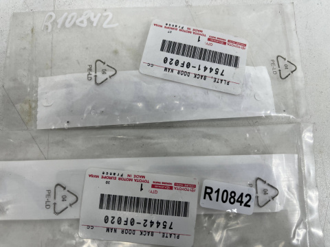 Znaczek Toyota Verso napis na klapę bagażnika 165x23mm. 107x21mm 75442-0f020 75441-0f020 NOWY ORYGNALNY komplet Znaczek Toyota Verso napis na klapę bagażnika 165x23mm. 107x21mm 75442-0f020 75441-0f020 NOWY ORYGNALNY komplet