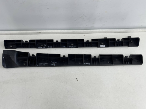 Ślizg Mercedes ML II w164 05-11r. prawe przednie tylne mocowanie progu wspornik uchwyt komplet a1646982827 a1646981427 Ślizg Mercedes ML II w164 05-11r. prawe przednie tylne mocowanie progu wspornik uchwyt komplet a1646982827 a1646981427