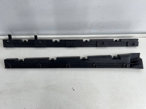 Ślizg Mercedes ML II w164 05-11r. prawe przednie tylne mocowanie progu wspornik uchwyt komplet a1646982827 a1646981427 Ślizg Mercedes ML II w164 05-11r. prawe przednie tylne mocowanie progu wspornik uchwyt komplet a1646982827 a1646981427