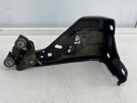 Prowadnica drzwi Peugeot 807 Citroen C8 Fiat Ulysse Lancia Phedra dolna lewa wózek przesuwne Prowadnica drzwi Peugeot 807 Citroen C8 Fiat Ulysse Lancia Phedra dolna lewa wózek przesuwne