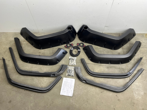 Listwa Jeep Wrangler III JK 2 i 4-drzwi POSZERZENIA NADKOLI BUSHWACKER 11,75" błotnika nakładka NOWE komplet Listwa Jeep Wrangler III JK 2 i 4-drzwi POSZERZENIA NADKOLI BUSHWACKER 11,75" błotnika nakładka NOWE komplet