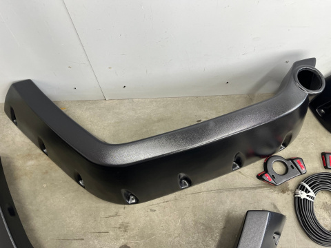 Listwa Jeep Wrangler III JK 2 i 4-drzwi POSZERZENIA NADKOLI BUSHWACKER 11,75" błotnika nakładka NOWE komplet Listwa Jeep Wrangler III JK 2 i 4-drzwi POSZERZENIA NADKOLI BUSHWACKER 11,75" błotnika nakładka NOWE komplet