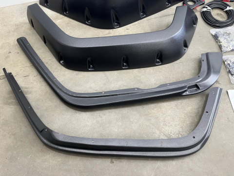 Listwa Jeep Wrangler III JK 2 i 4-drzwi POSZERZENIA NADKOLI BUSHWACKER 11,75" błotnika nakładka NOWE komplet Listwa Jeep Wrangler III JK 2 i 4-drzwi POSZERZENIA NADKOLI BUSHWACKER 11,75" błotnika nakładka NOWE komplet