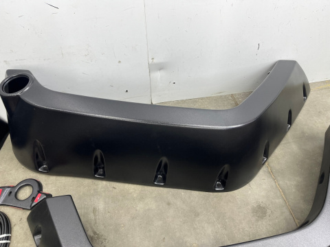 Listwa Jeep Wrangler III JK 2 i 4-drzwi POSZERZENIA NADKOLI BUSHWACKER 11,75" błotnika nakładka NOWE komplet Listwa Jeep Wrangler III JK 2 i 4-drzwi POSZERZENIA NADKOLI BUSHWACKER 11,75" błotnika nakładka NOWE komplet